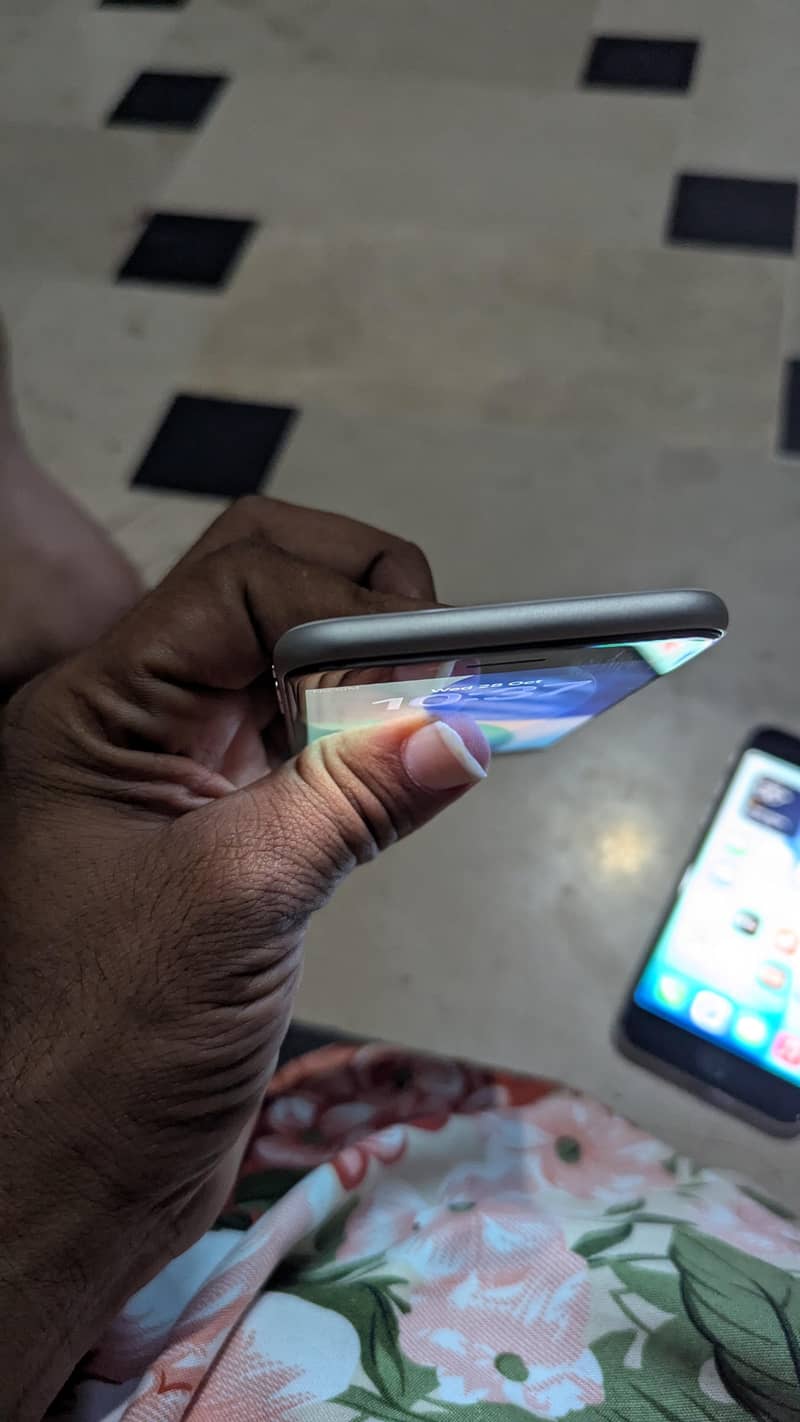 Apple iPhone SE 8