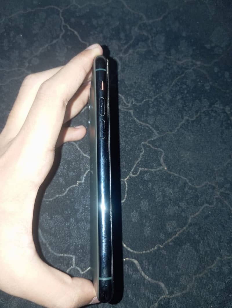 Apple iPhone 11 Pro 3