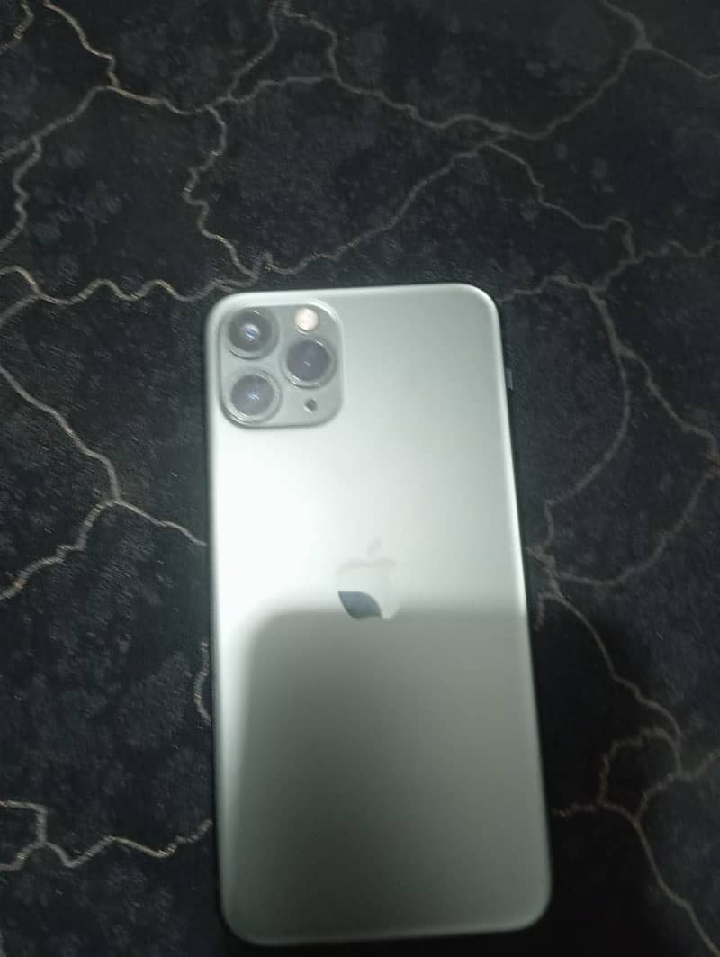 Apple iPhone 11 Pro 4