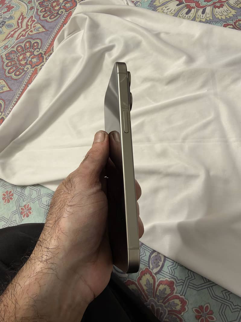 Apple iPhone 15 Pro Max 2