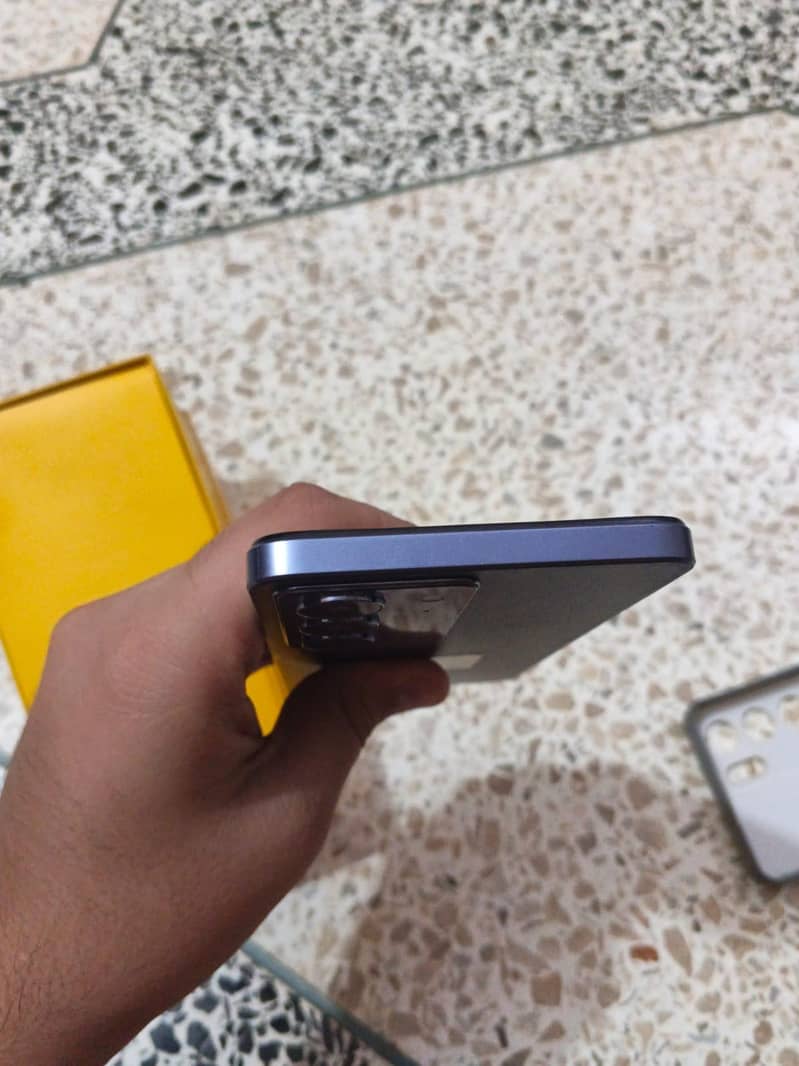 Realme C75x 4