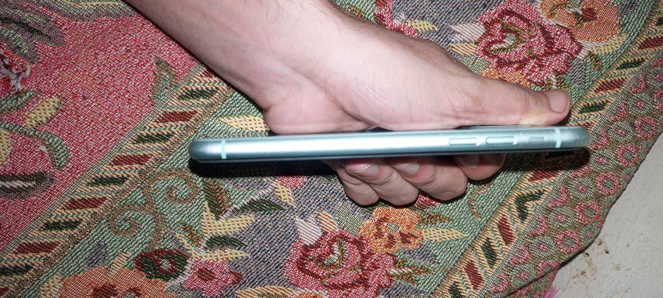 Apple iPhone 11 3