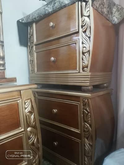 full furnisher bed dressing and side tables
