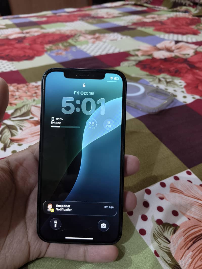 Apple iPhone 12 4