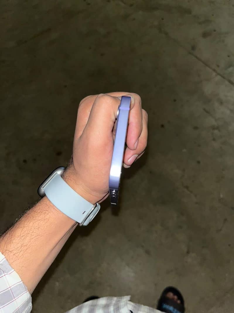 Apple iPhone 12 7