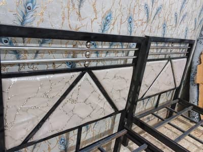 single bed bilkul new hai 10/10 condition hai