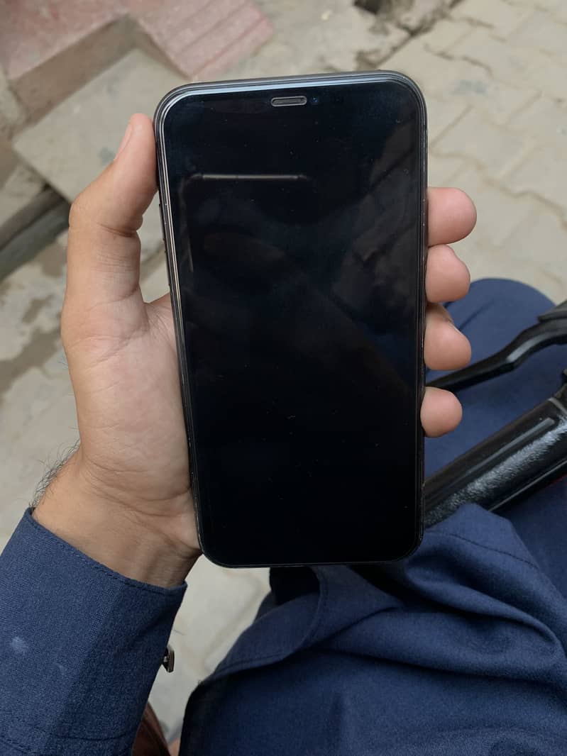 Apple iPhone 11 3