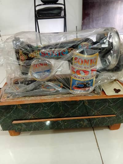 Brandnew Sonic Sewing Machine with casing