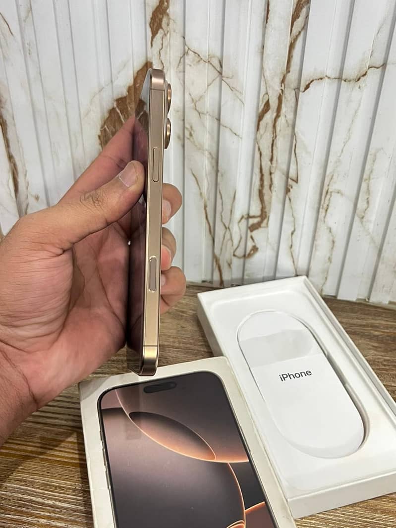 Apple iPhone 16 Pro Max 1