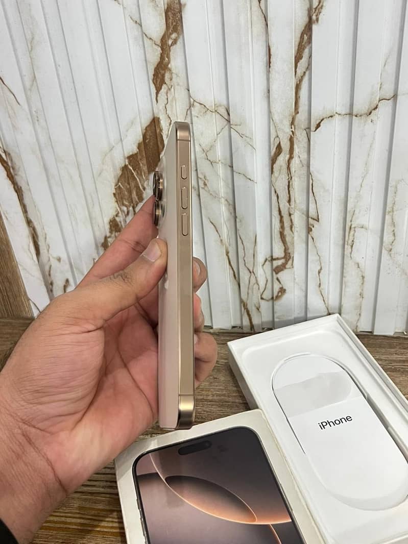 Apple iPhone 16 Pro Max 2
