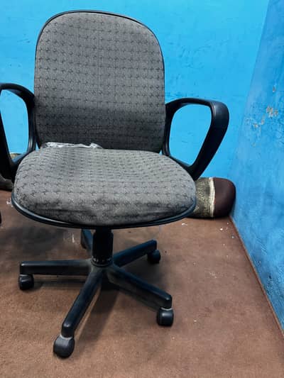Office Executives chair ha Like New condition ha