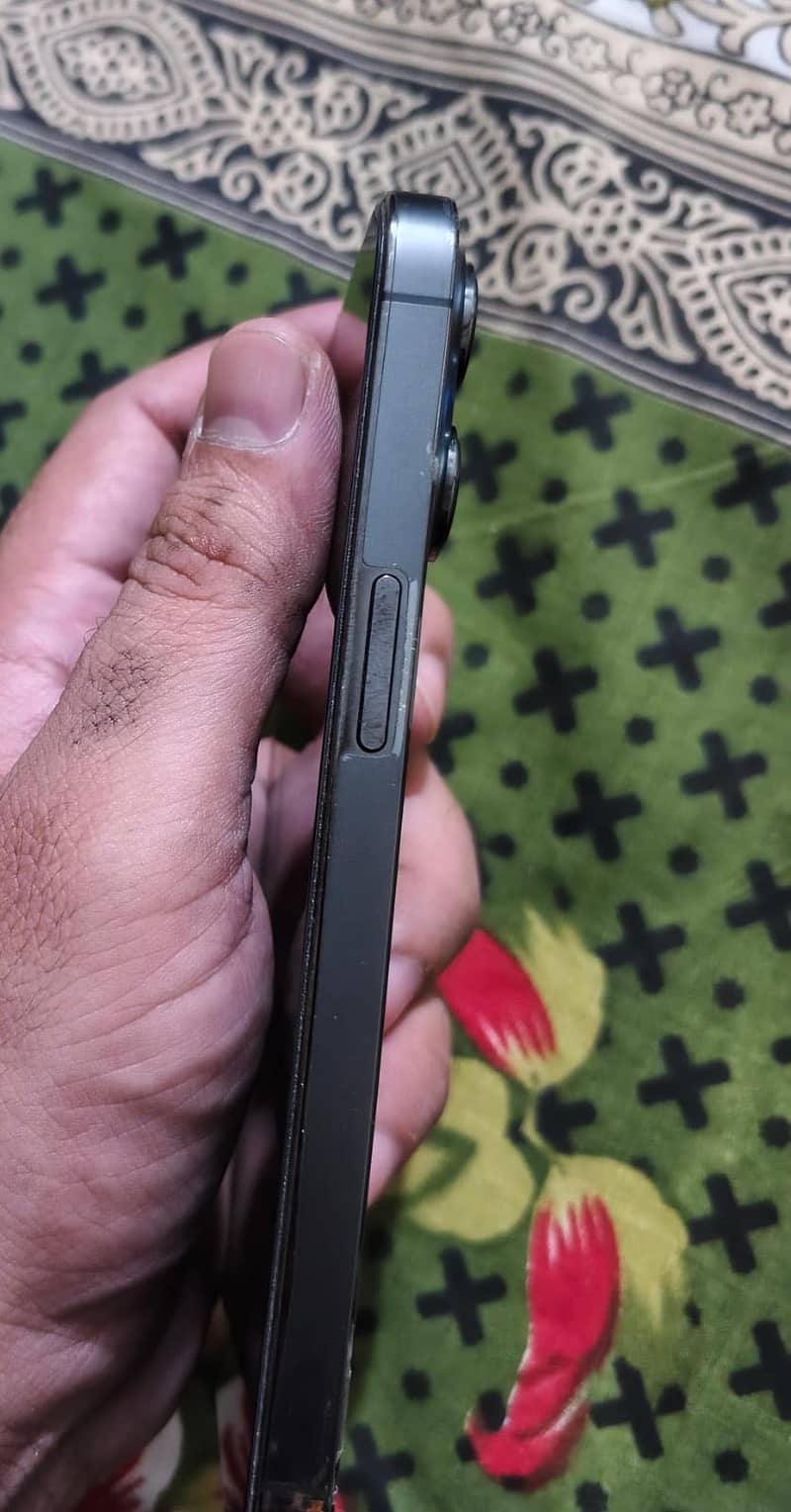 Apple iPhone 13 Pro 1