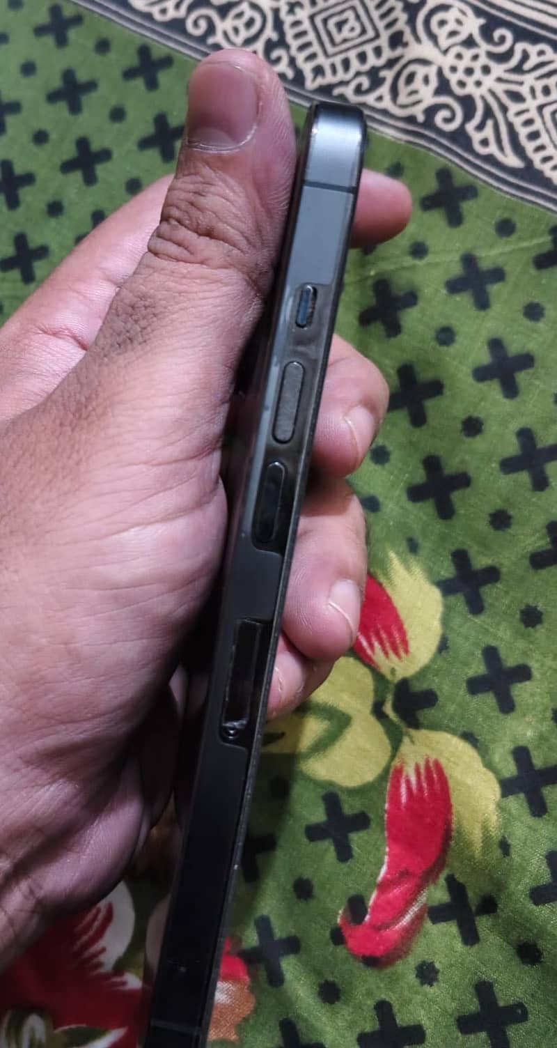 Apple iPhone 13 Pro 4