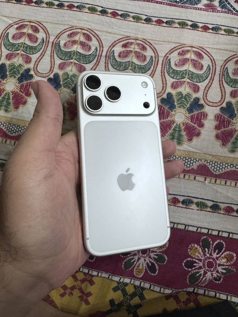 Apple iPhone 17 Pro Max 0