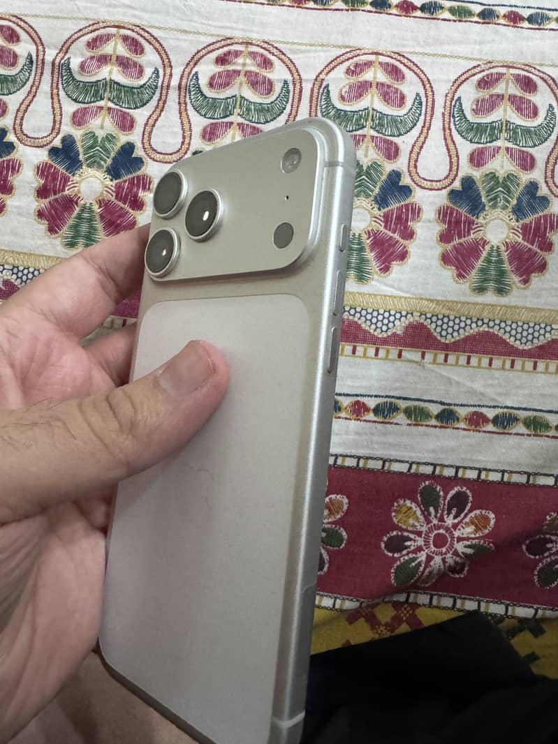 Apple iPhone 17 Pro Max 1