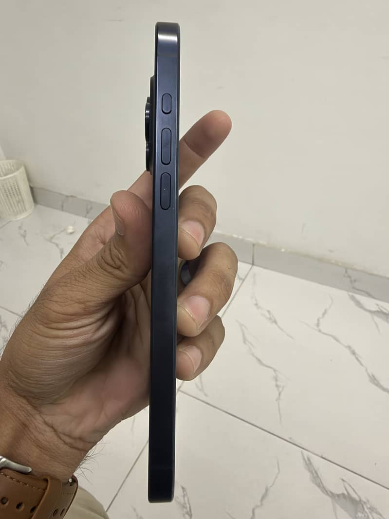 Apple iPhone 15 Pro Max 2