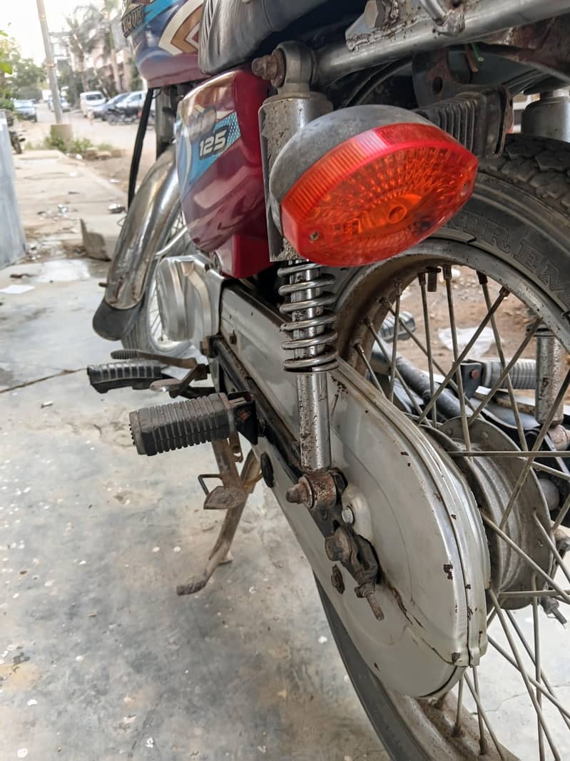 unique 125 3