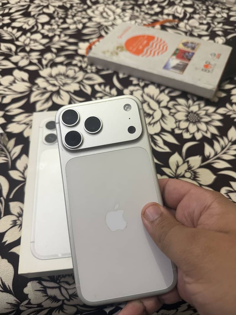 Apple iPhone 17 Pro Max 5