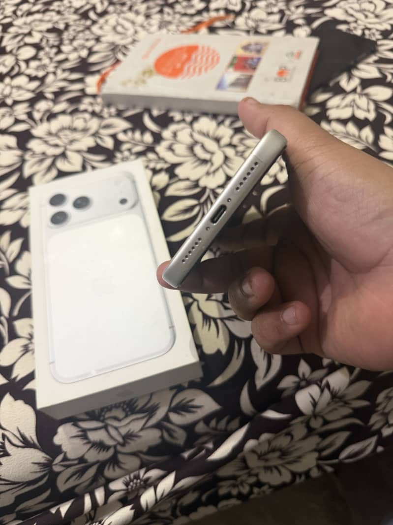 Apple iPhone 17 Pro Max 6