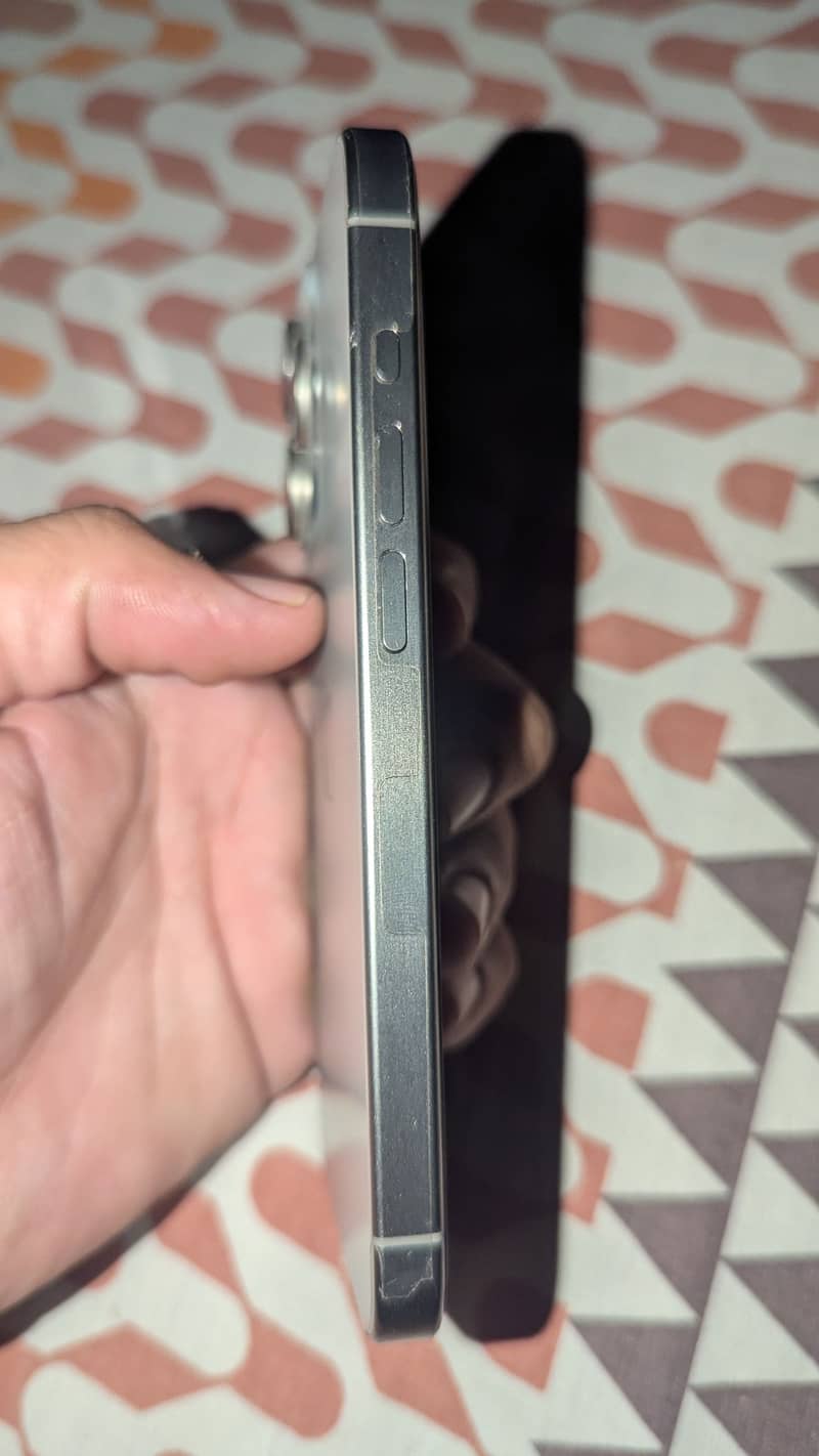 Apple iPhone 15 Pro 3