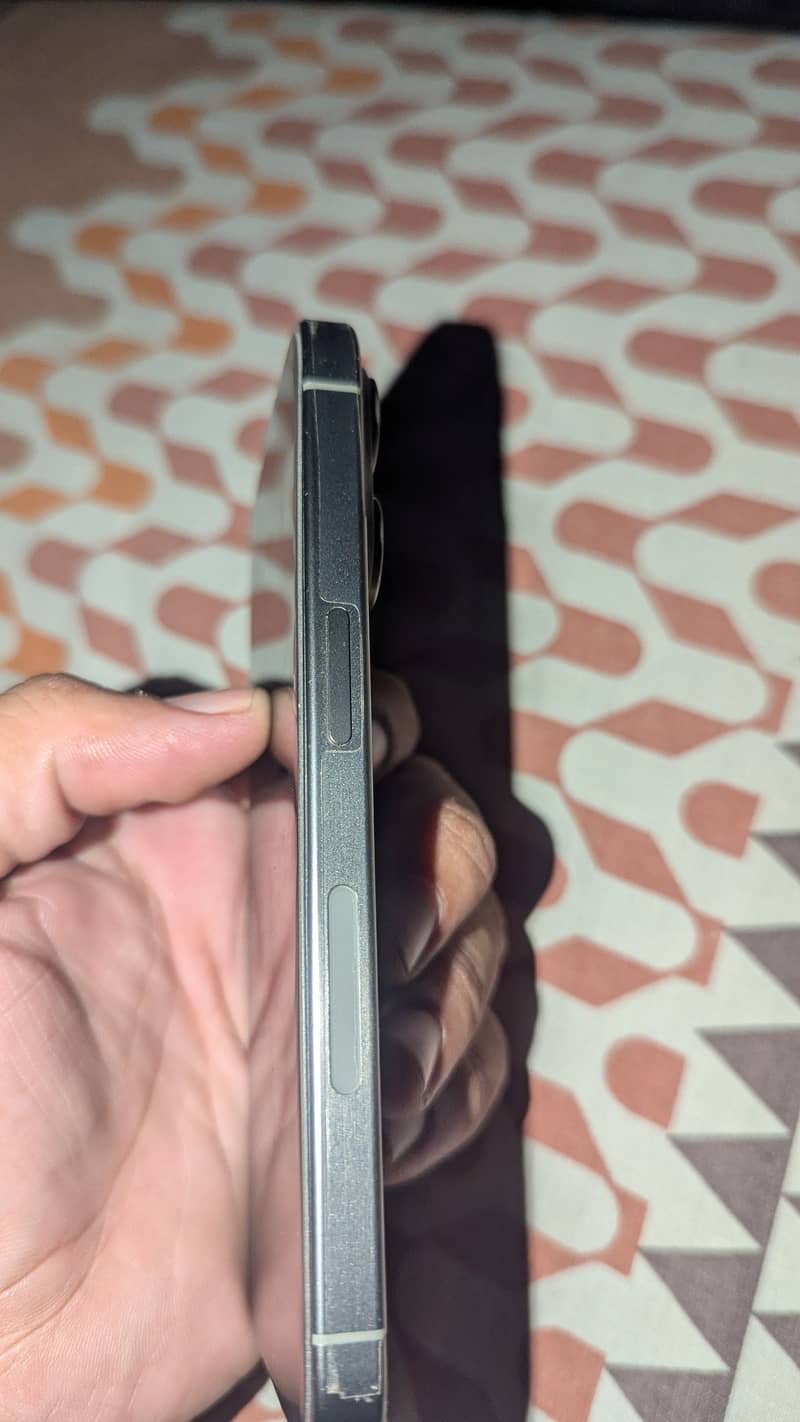Apple iPhone 15 Pro 4