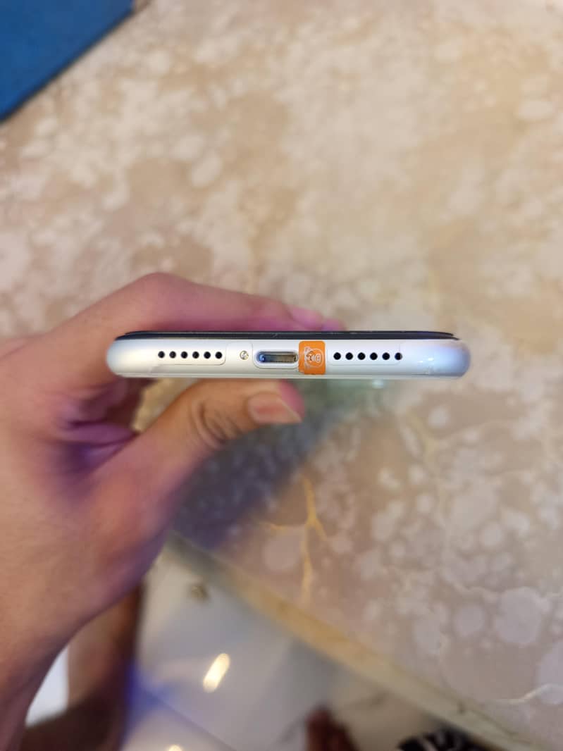 Apple iPhone 11 3