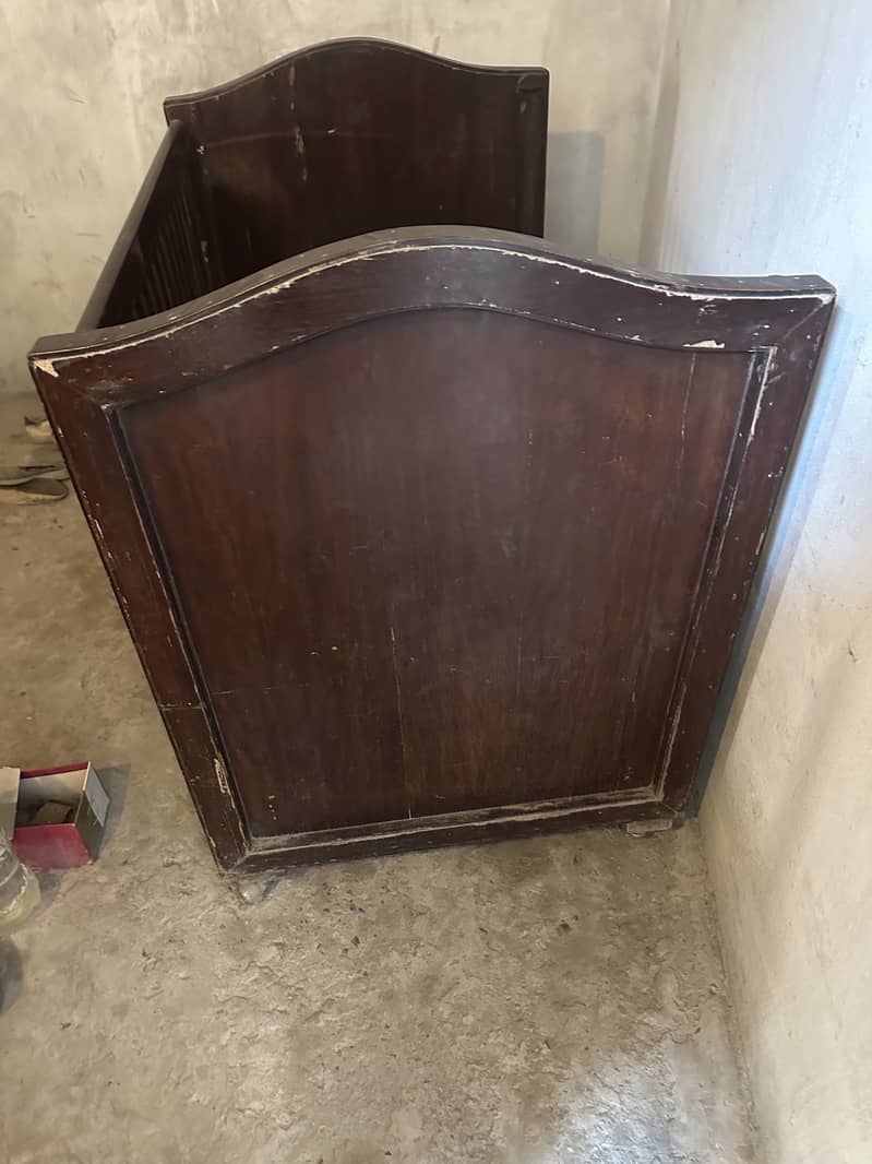 Baby cot 2