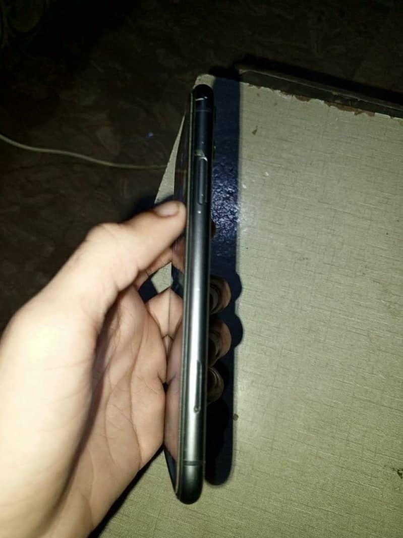 Apple iPhone 11 3