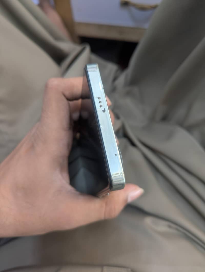 Tecno CAMON 20 Pro 4