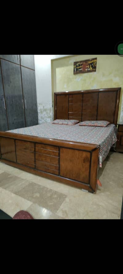 king size wooden bed