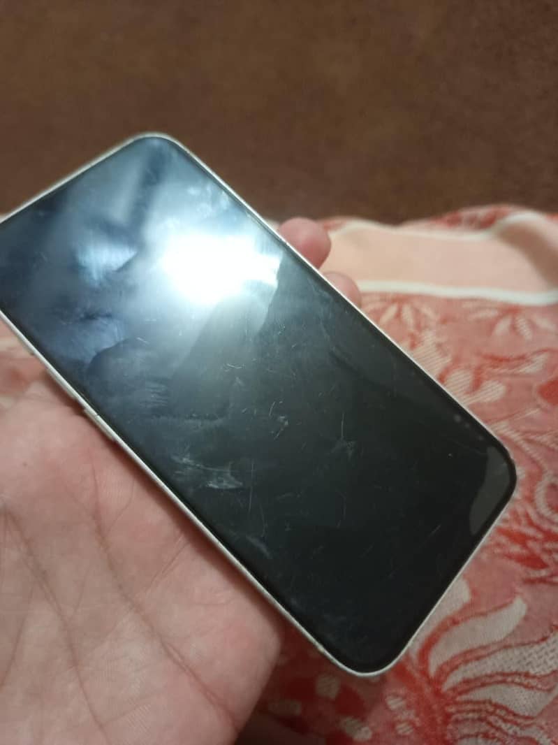 Apple iPhone 13 5