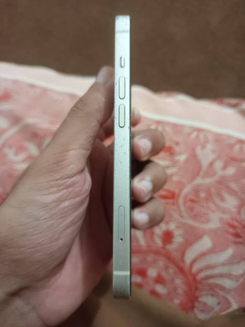 Apple iPhone 13 6