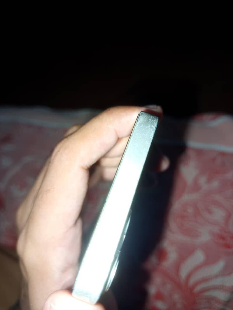Apple iPhone 13 9