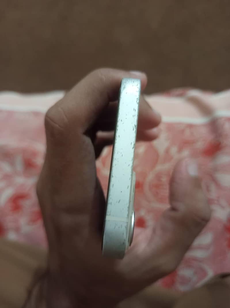 Apple iPhone 13 13