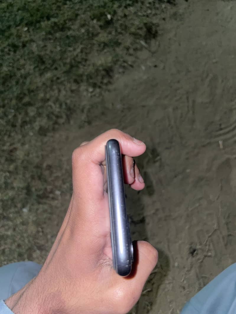 iPhone 11 2