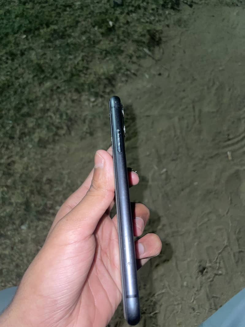 iPhone 11 3