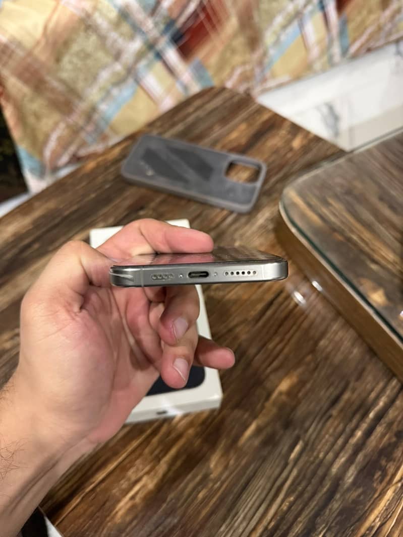 Apple iPhone 15 Pro Max 2