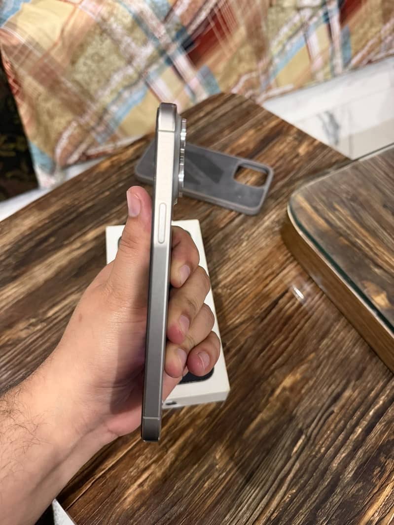 Apple iPhone 15 Pro Max 3