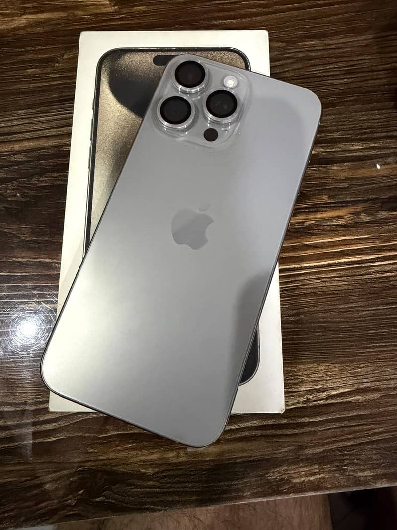 Apple iPhone 15 Pro Max 4