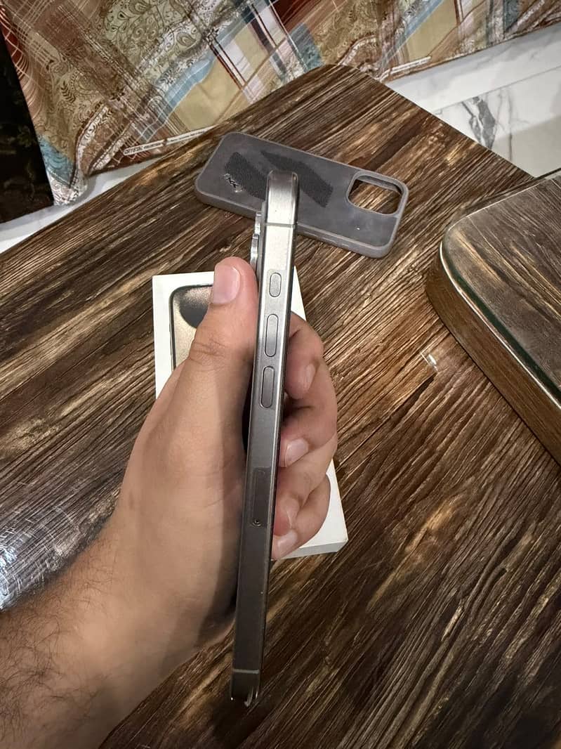 Apple iPhone 15 Pro Max 5