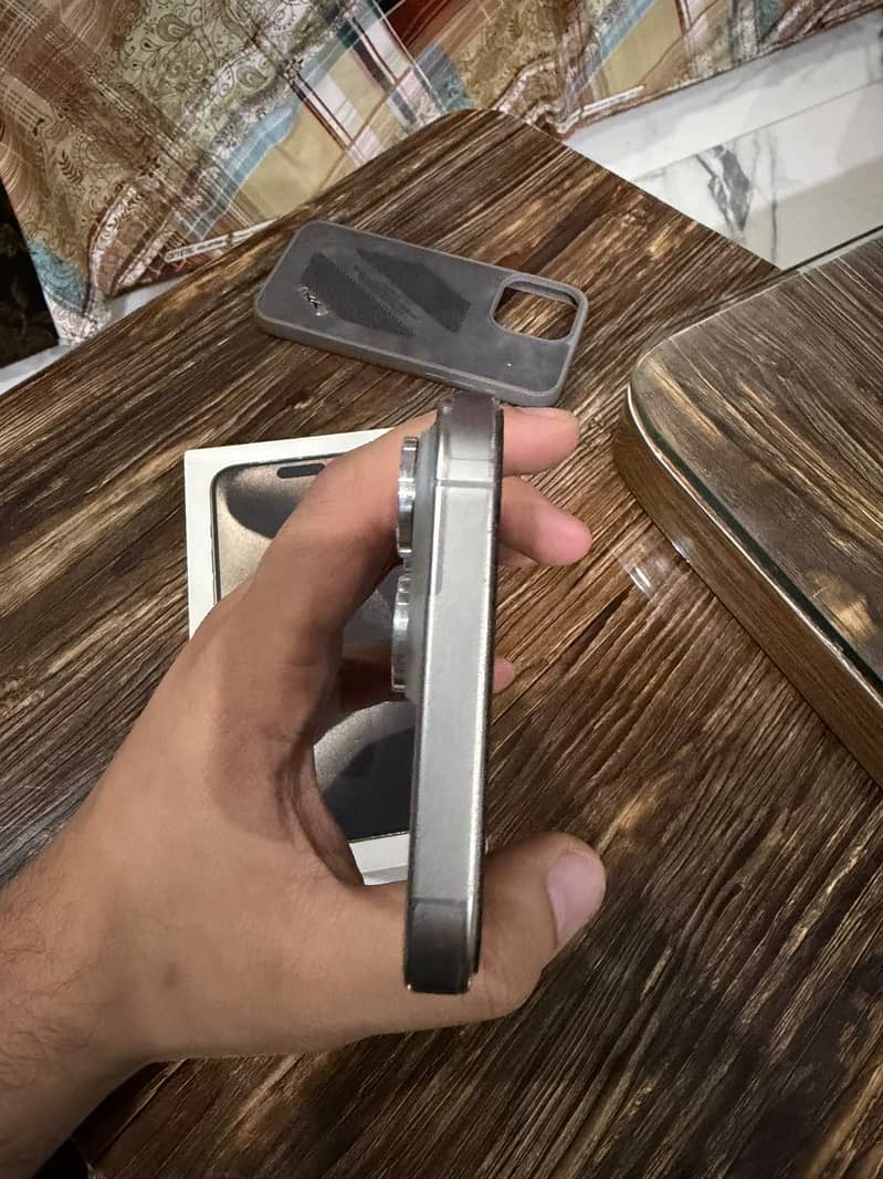 Apple iPhone 15 Pro Max 6