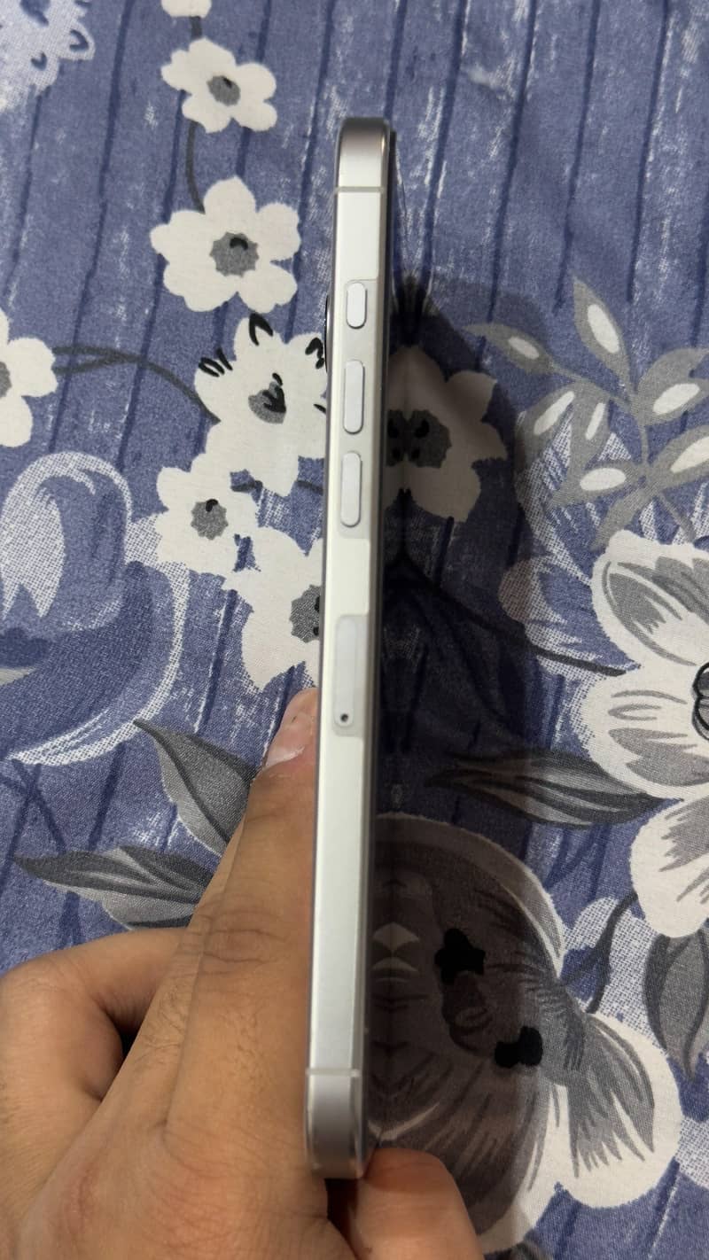 Apple iPhone 16 Pro Max 2