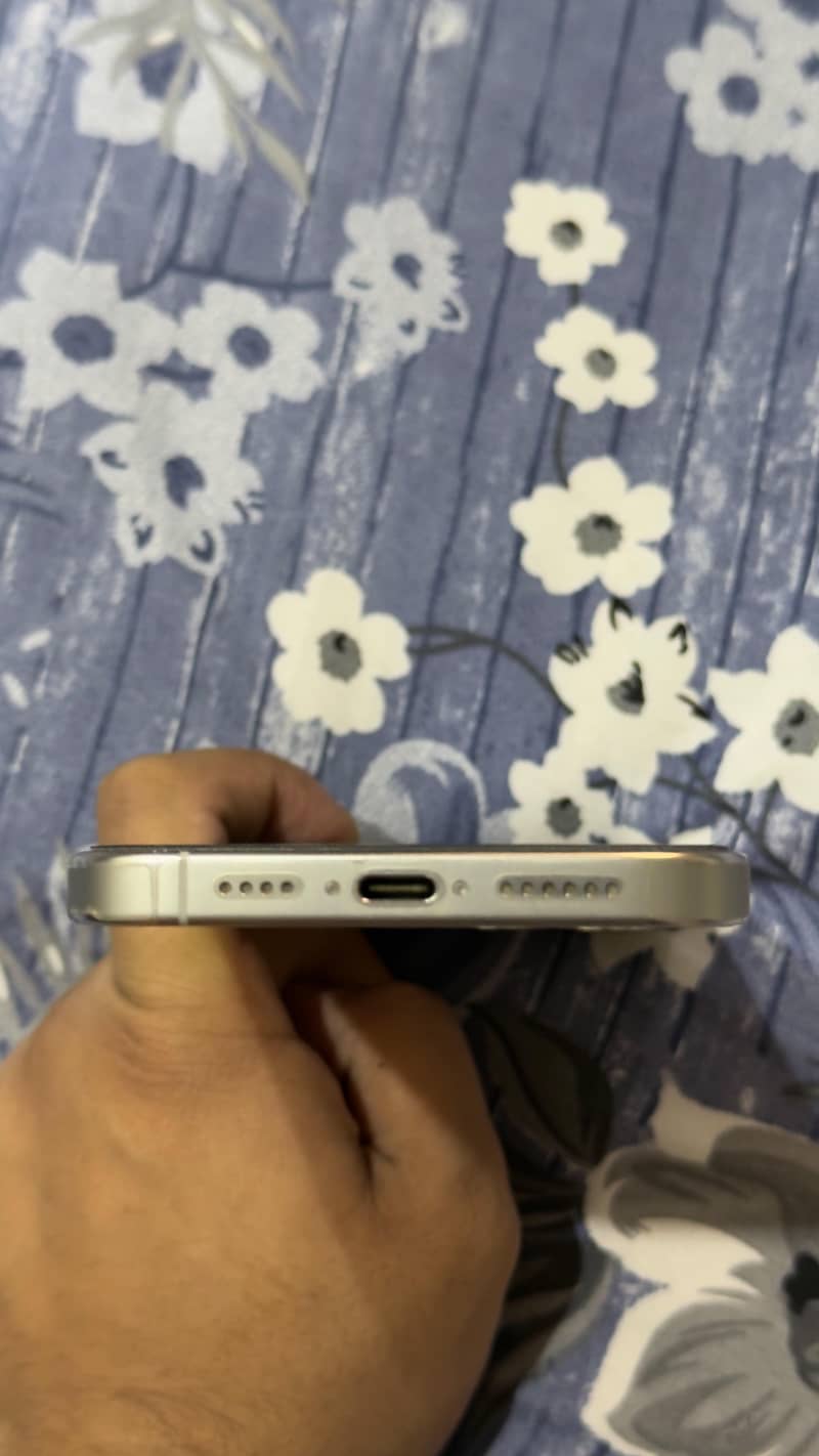 Apple iPhone 16 Pro Max 3