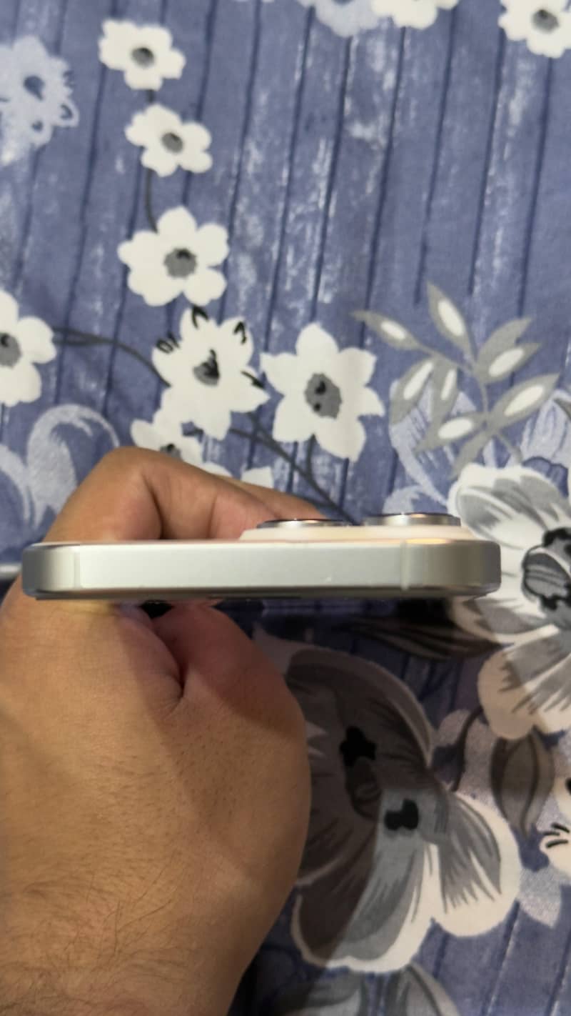 Apple iPhone 16 Pro Max 5