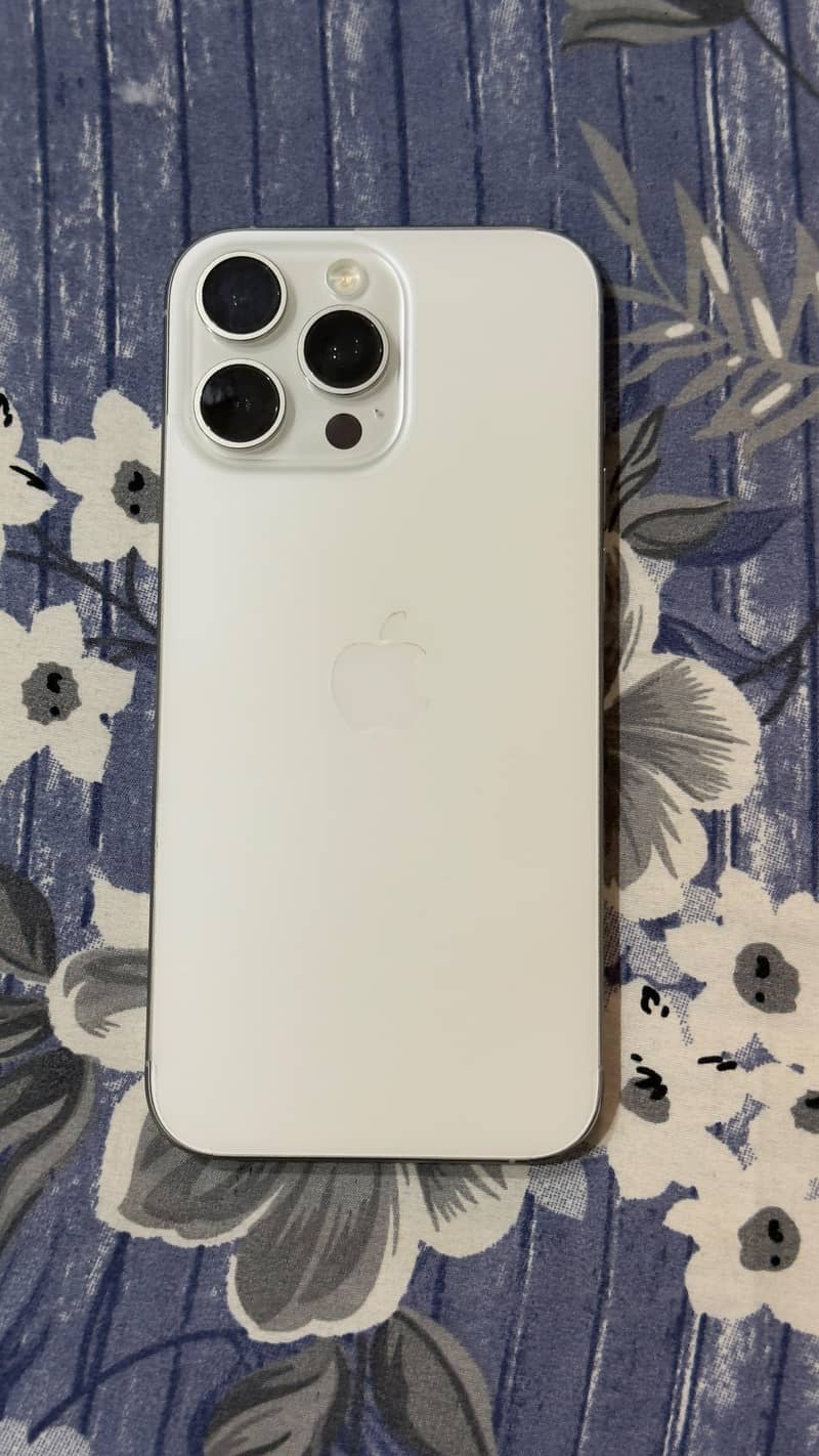Apple iPhone 16 Pro Max 6