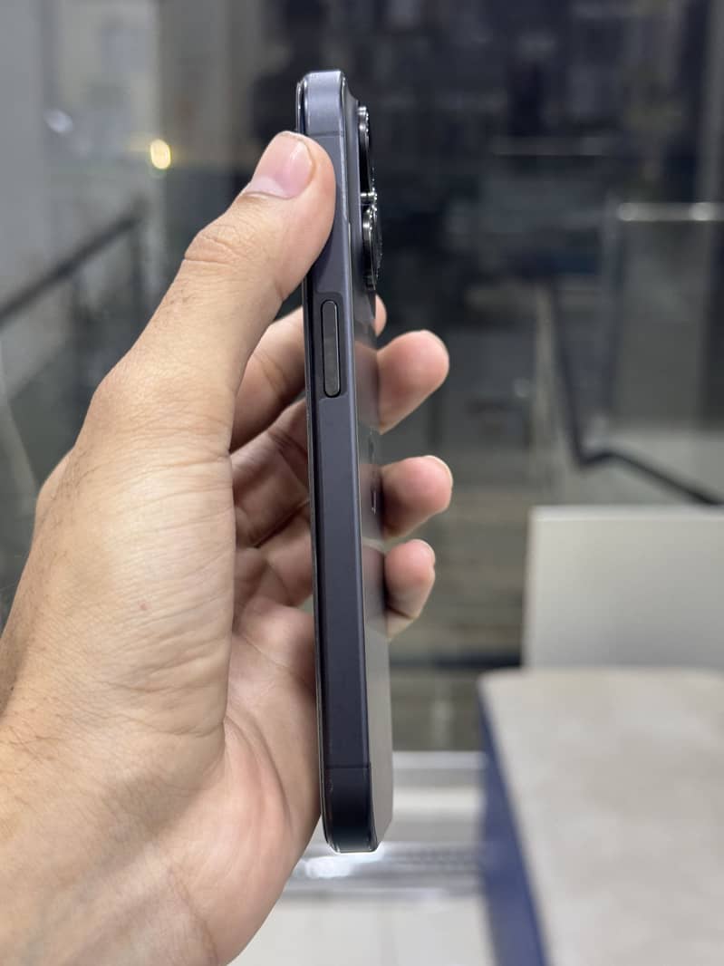 Apple iPhone 15 Pro 2