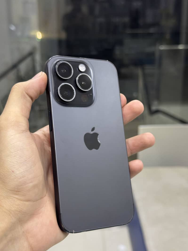 Apple iPhone 15 Pro 0