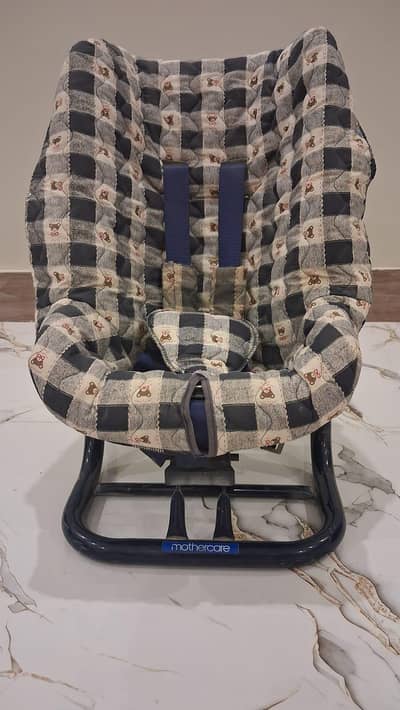condition 8/10 urgent sale car seat