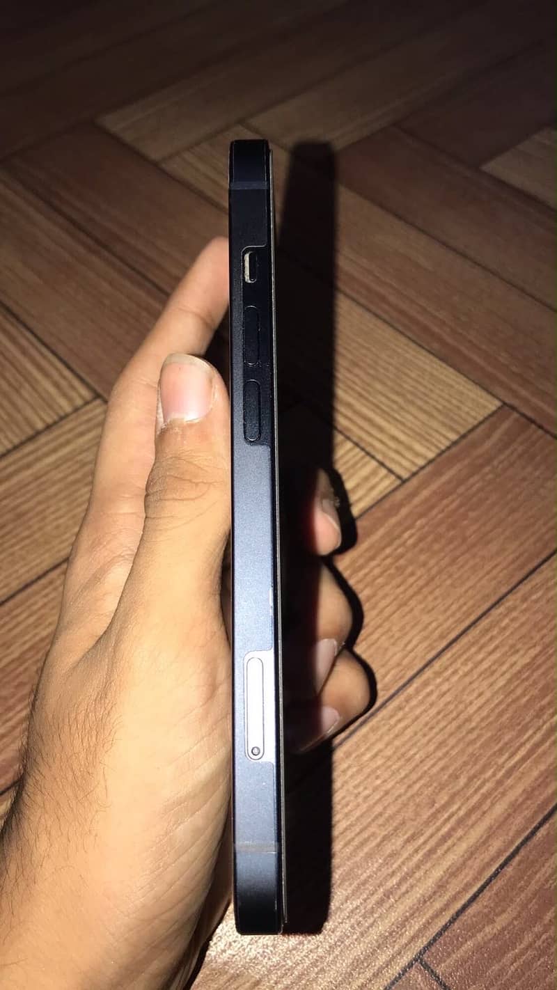 Apple iPhone 13 2