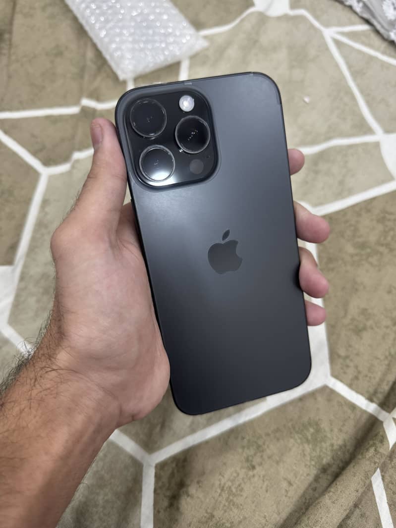 Apple iPhone 16 Pro Max 0